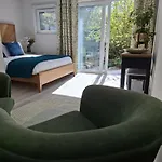 Granville House And Garden 4*