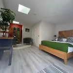 Hotel apartamentowy Granville House And Garden 4*
