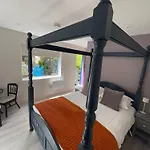 Granville House And Garden 4*